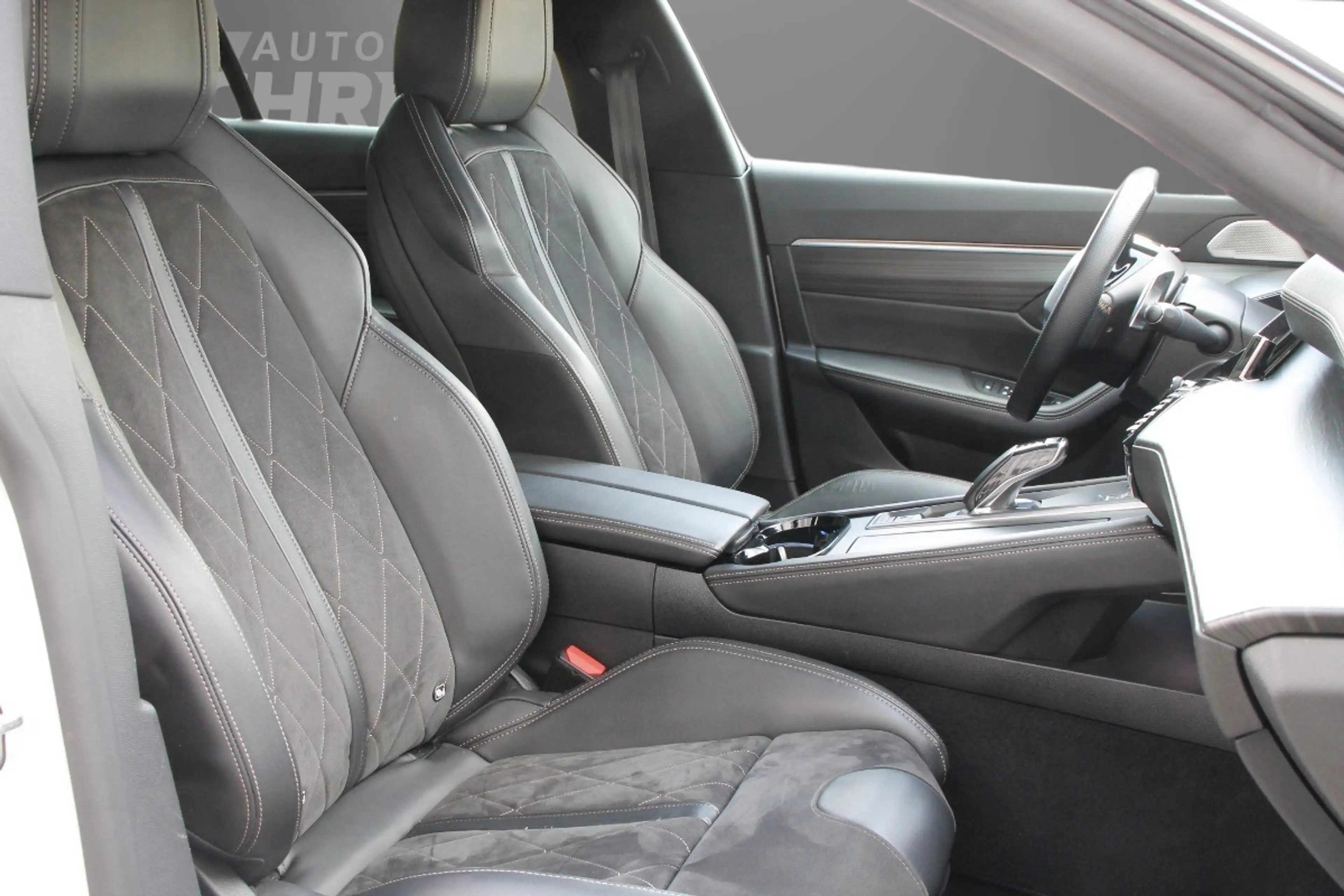 Peugeot 508 Hybrid 225 — photo 13