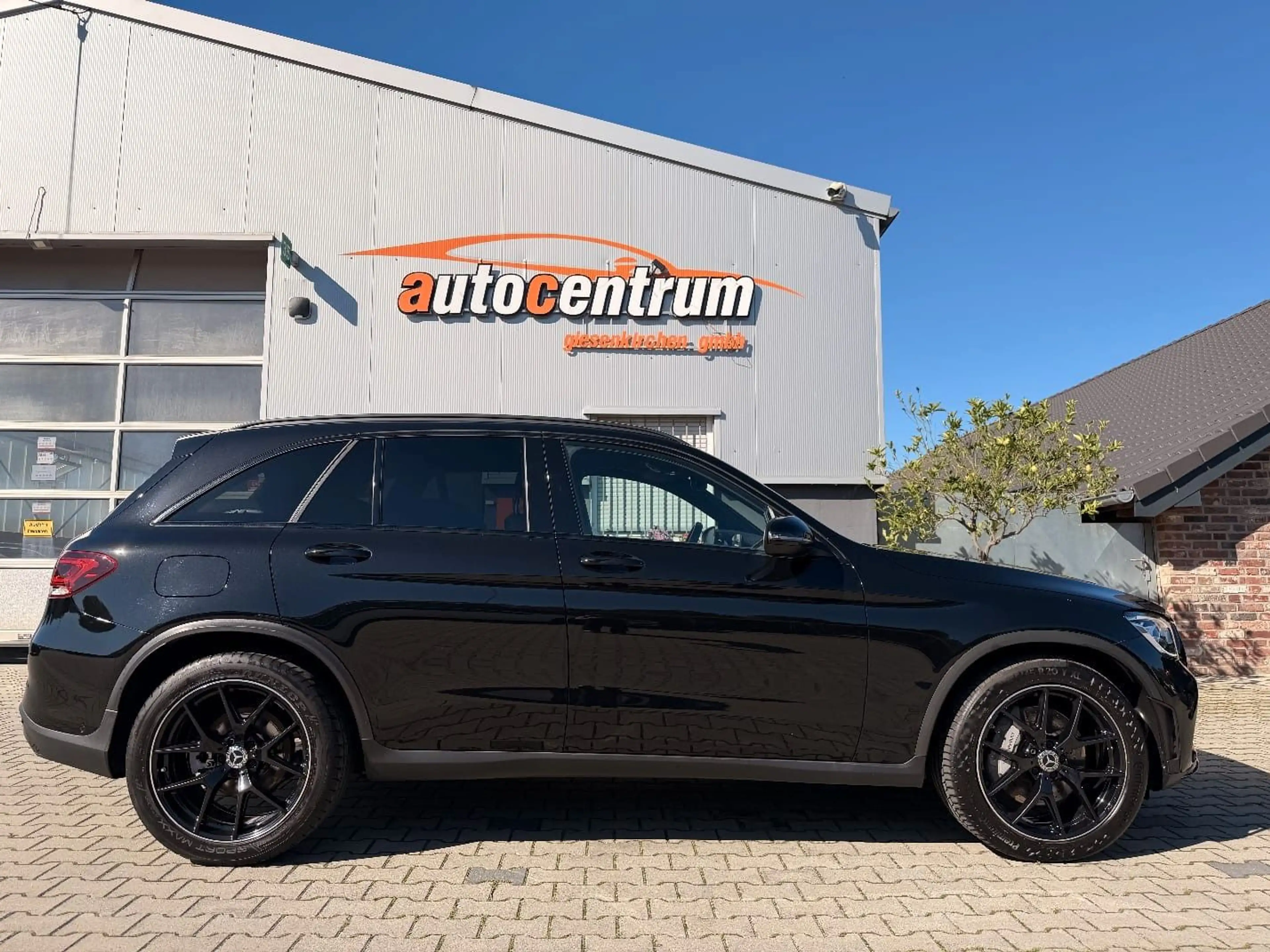 Mercedes-Benz GLC 300 d 9G 4M AMG Plus*Night*Pano*ACC+*Memo*20" — photo 3