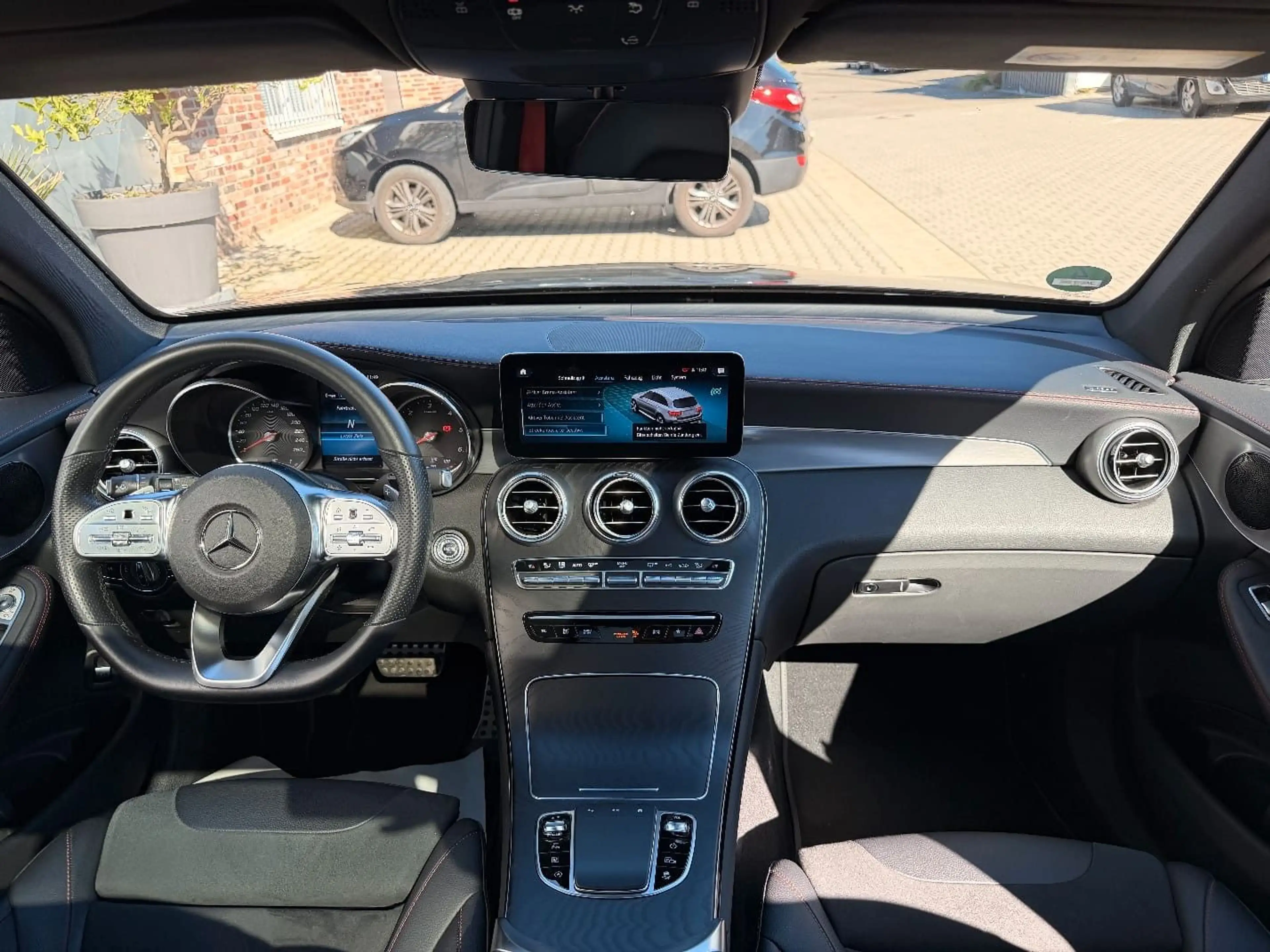 Mercedes-Benz GLC 300 d 9G 4M AMG Plus*Night*Pano*ACC+*Memo*20" — photo 9