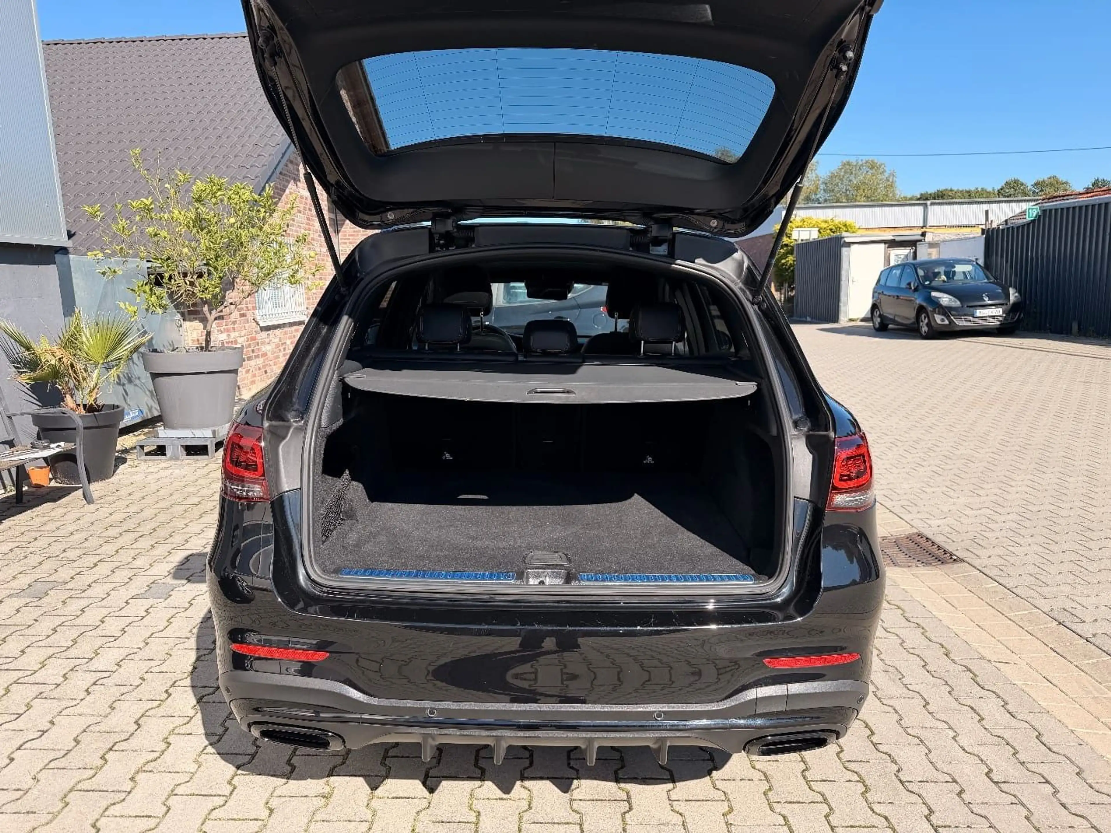 Mercedes-Benz GLC 300 d 9G 4M AMG Plus*Night*Pano*ACC+*Memo*20" — photo 11