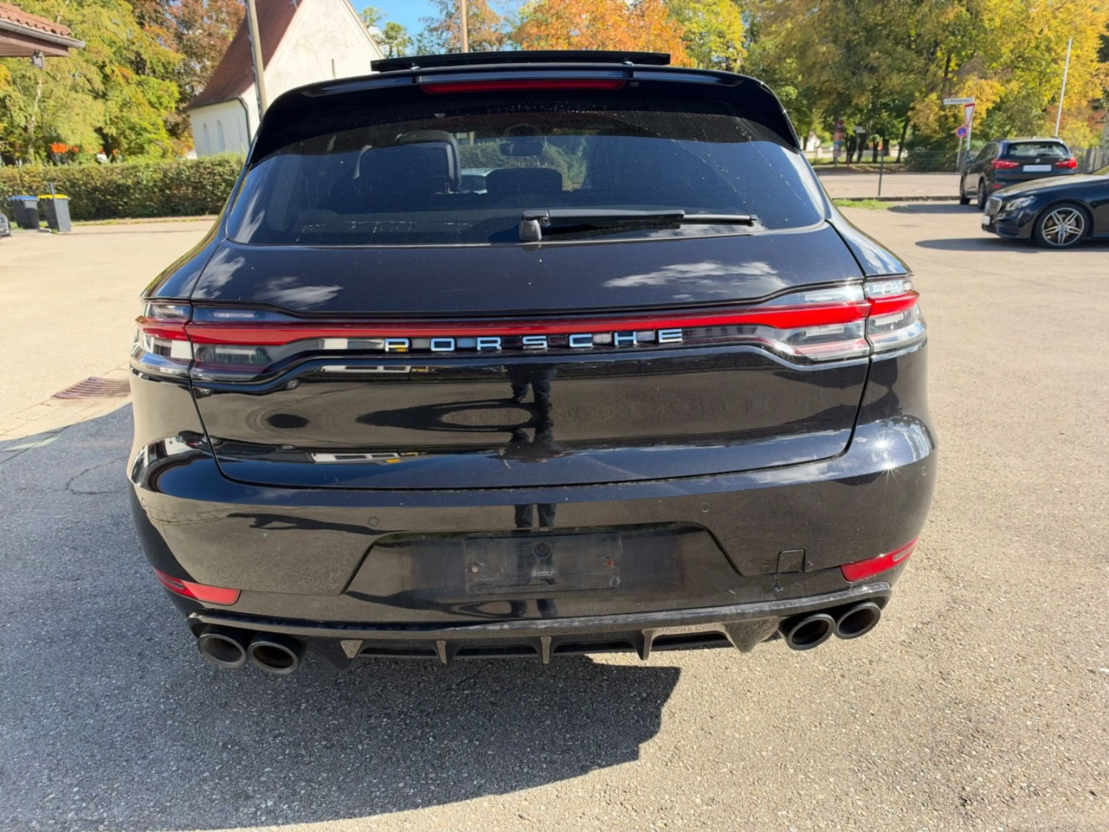 Porsche Macan Turbo — photo 4