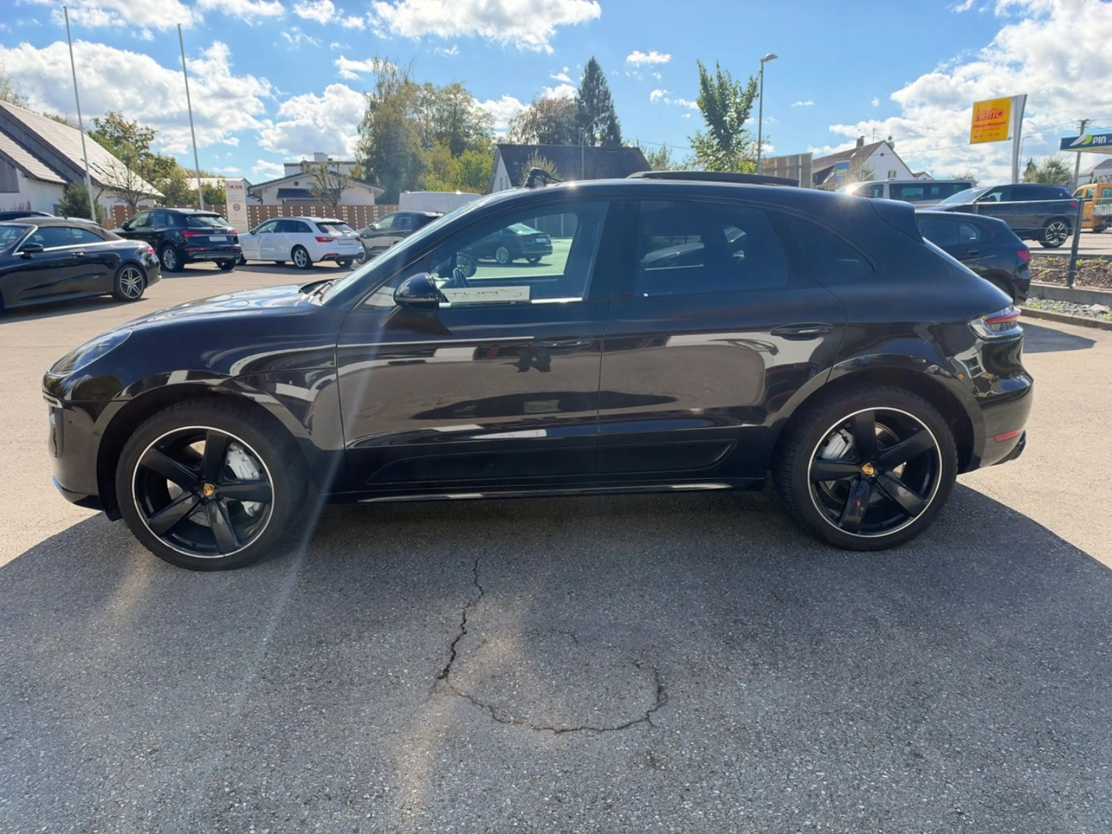 Porsche Macan Turbo — photo 6