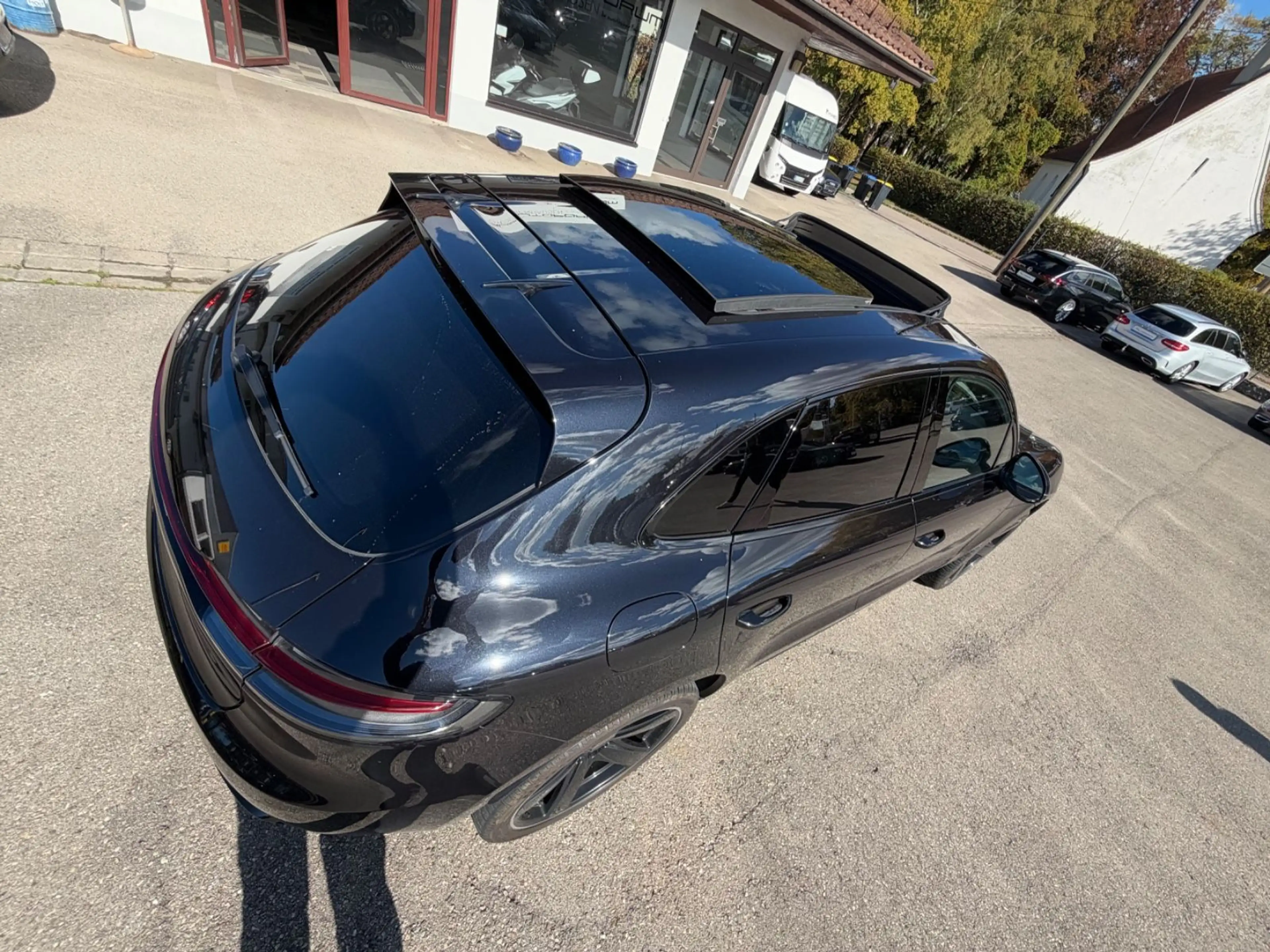 Porsche Macan Turbo — photo 7