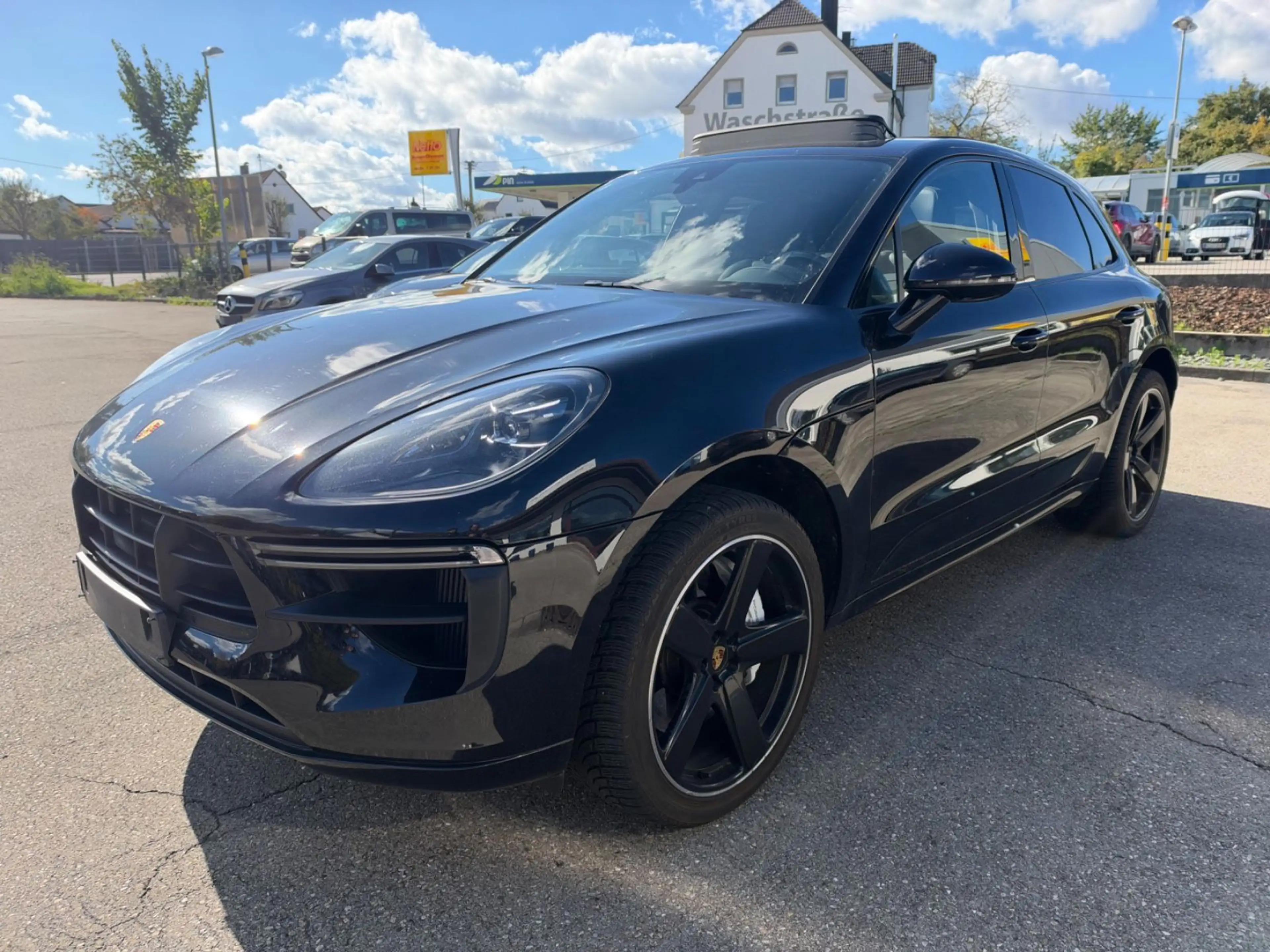 Porsche Macan Turbo — photo 3