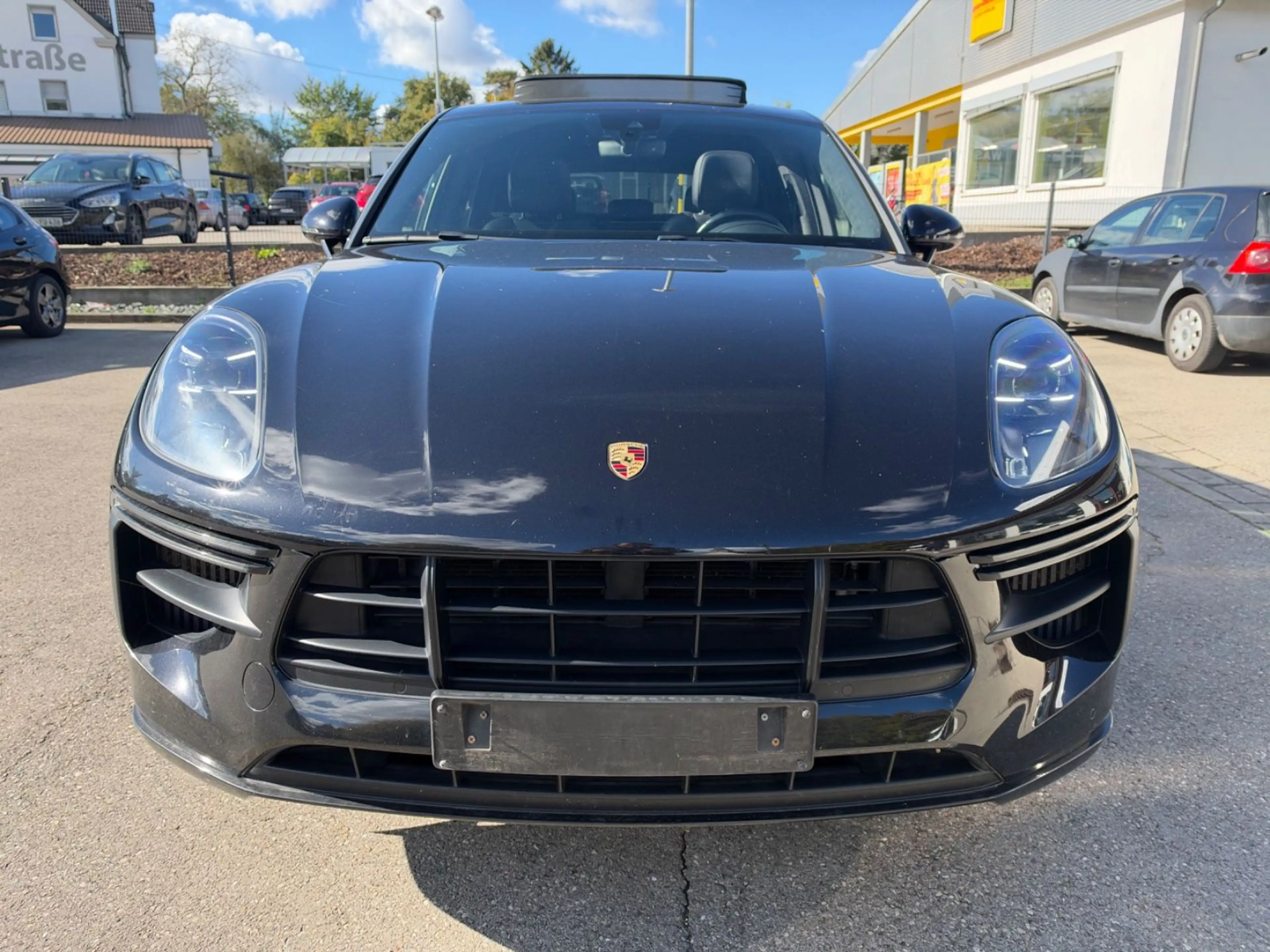 Porsche Macan Turbo — photo 2