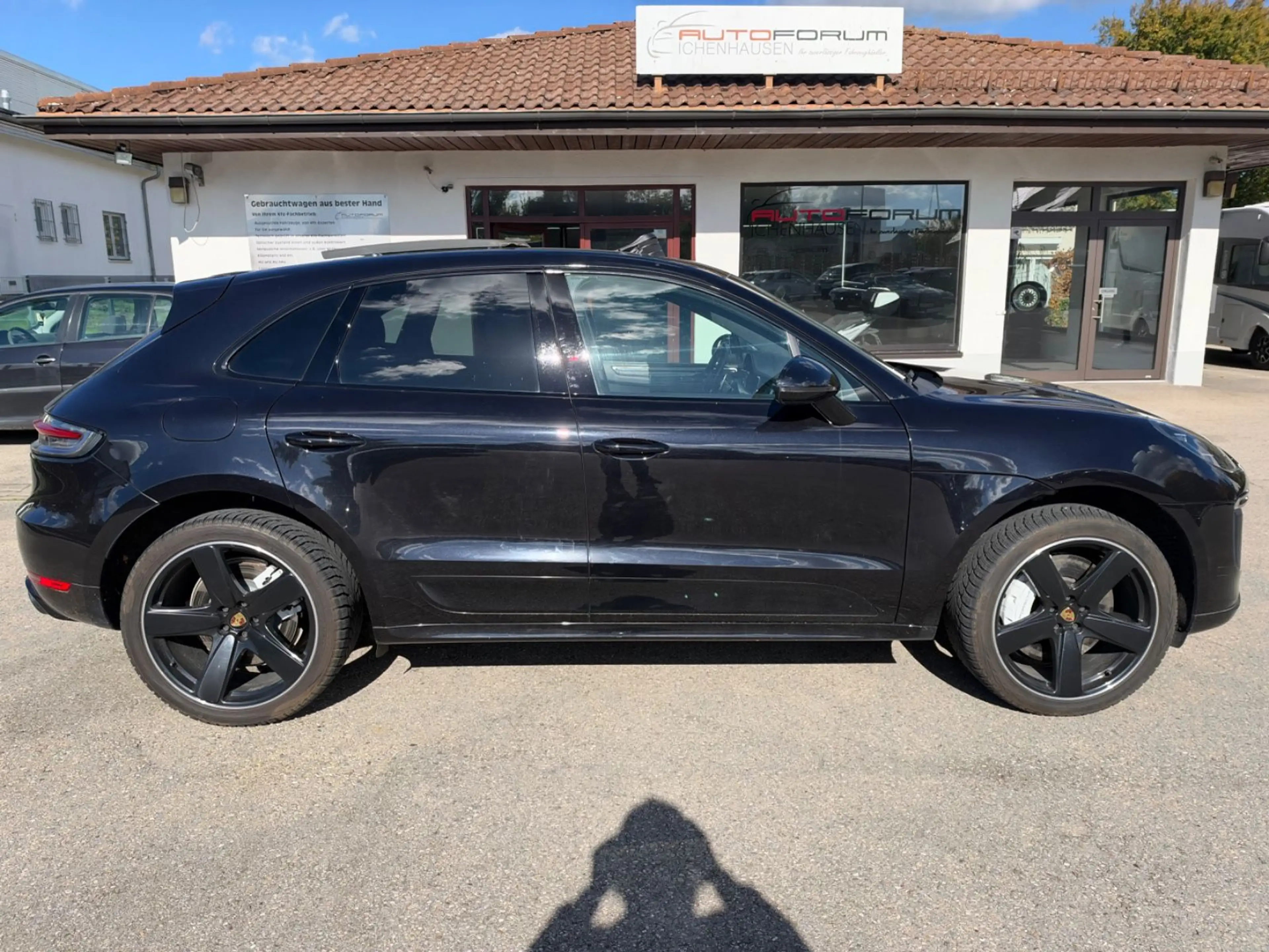 Porsche Macan Turbo — photo 8