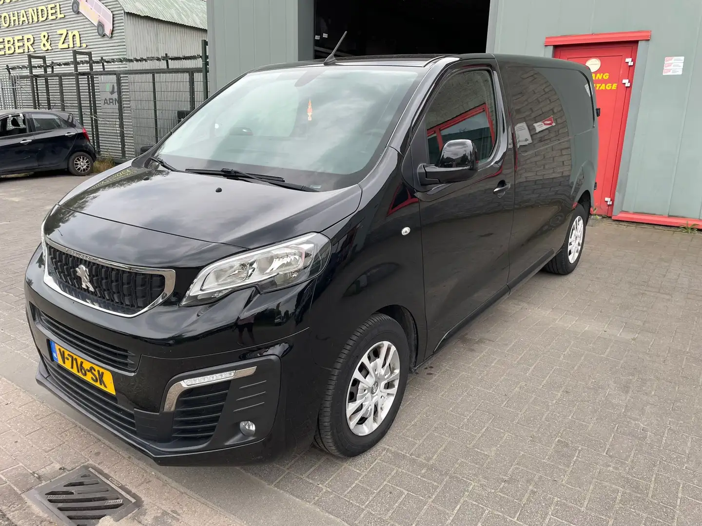 Peugeot Expert 231S 2.0 BlueHDI 120 Premium Pack Zwart - 1