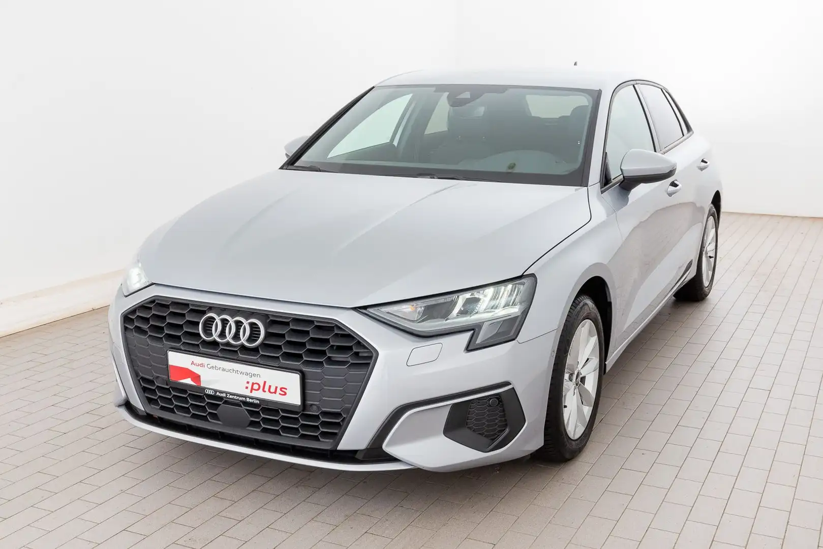 Audi A3 35 TFSI S tr. LED NAVI VIRTUAL PDC Silber - 2
