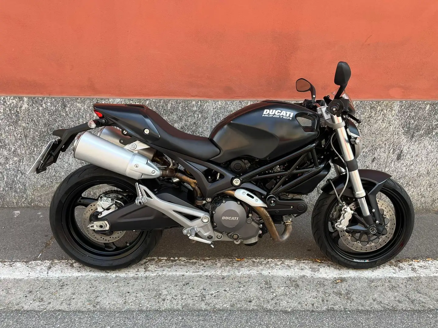 Ducati Monster 696 Schwarz - 1