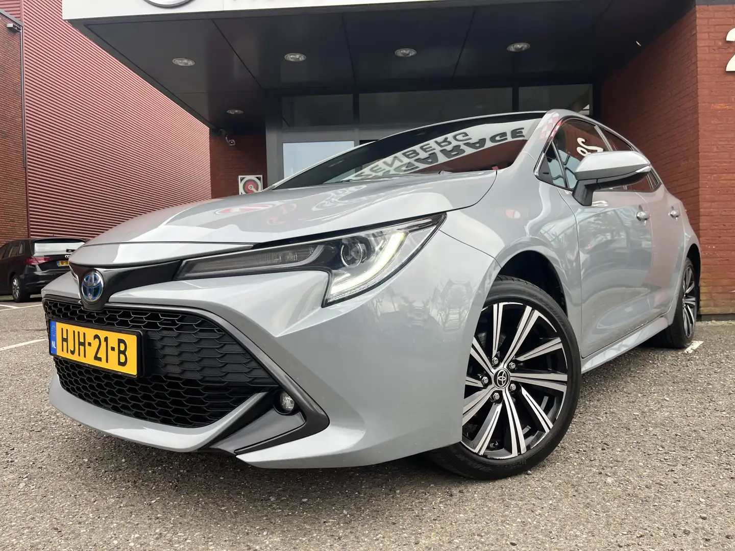 Toyota Corolla 1.8 Hybrid Dynamic // FULL LED // HALF LEDER // AD Grijs - 2