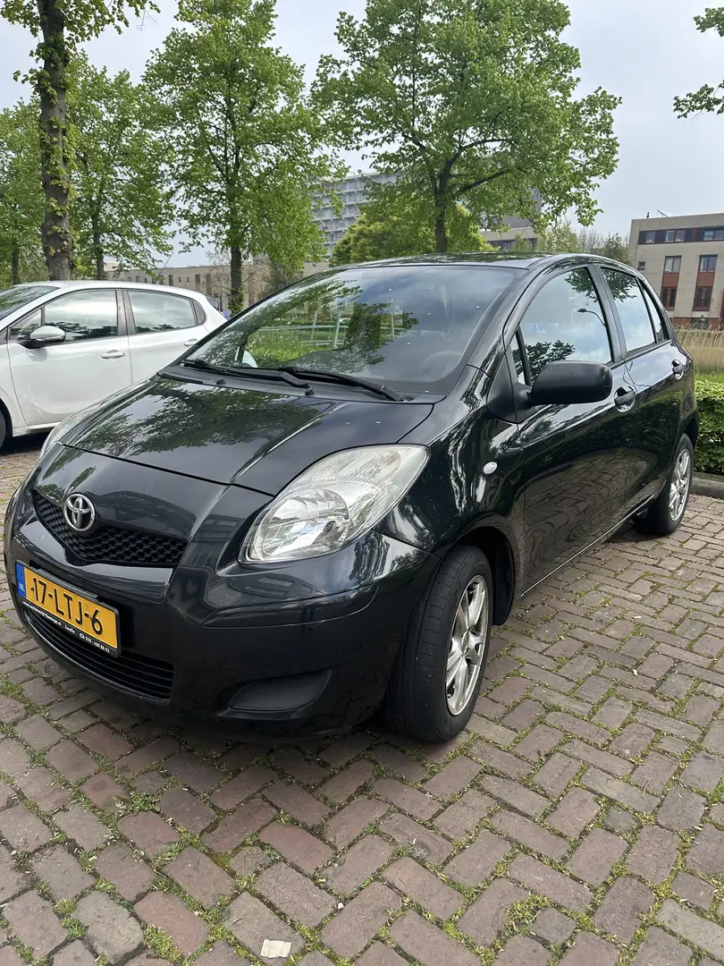 Toyota Yaris 1.0 VVTi Acces Černá - 1