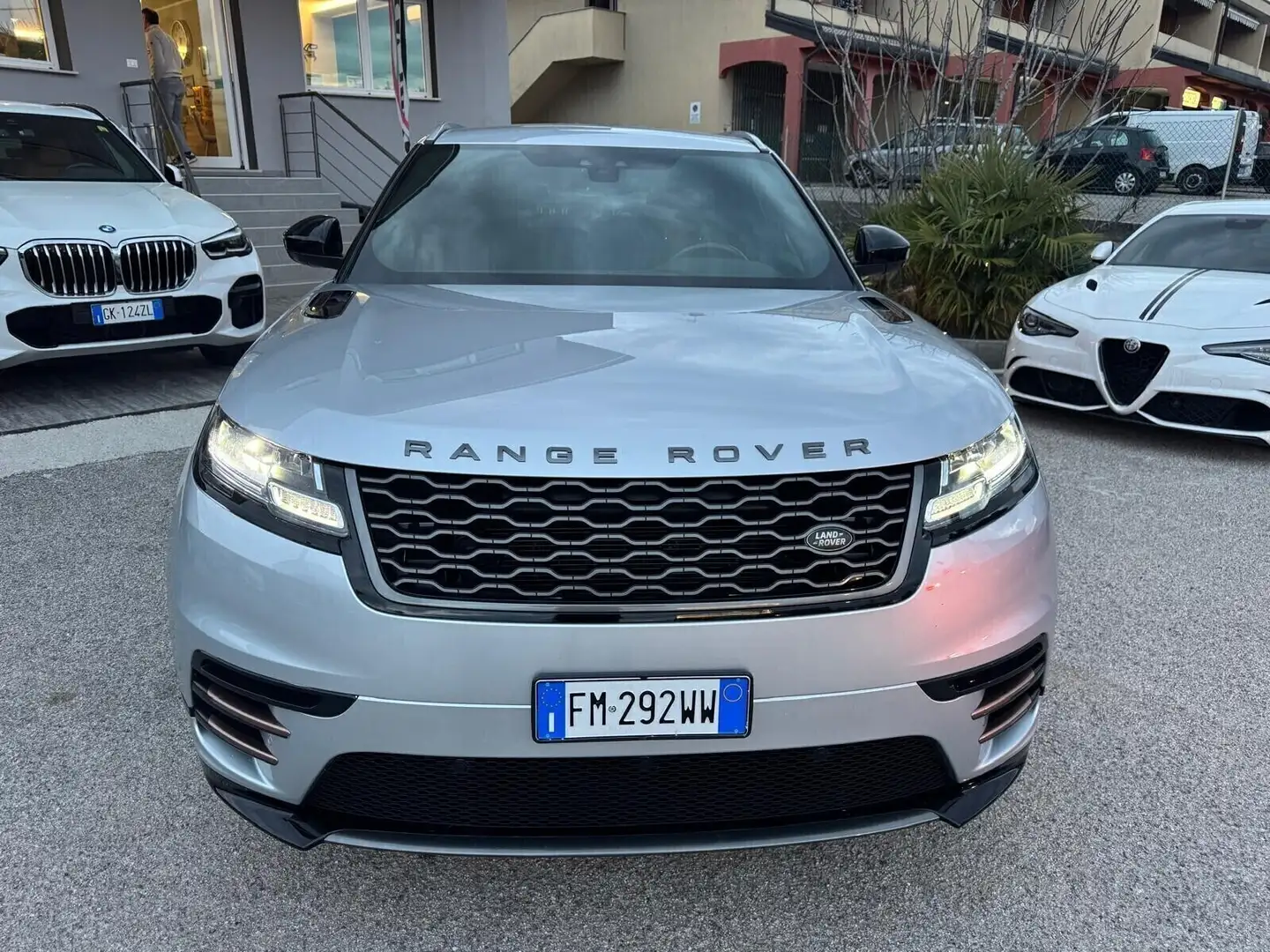 Land Rover Range Rover Velar Range Rover Velar 3.0 V6 SD6 300 CV R-Dynamic HSE Zilver - 2