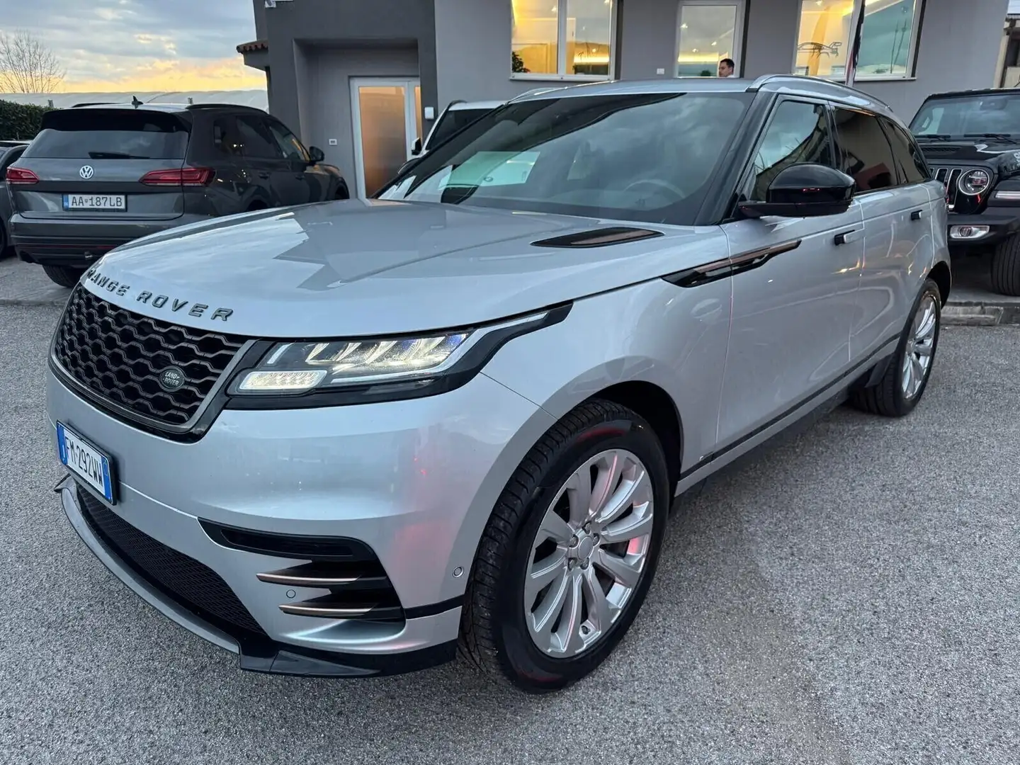 Land Rover Range Rover Velar Range Rover Velar 3.0 V6 SD6 300 CV R-Dynamic HSE Zilver - 1