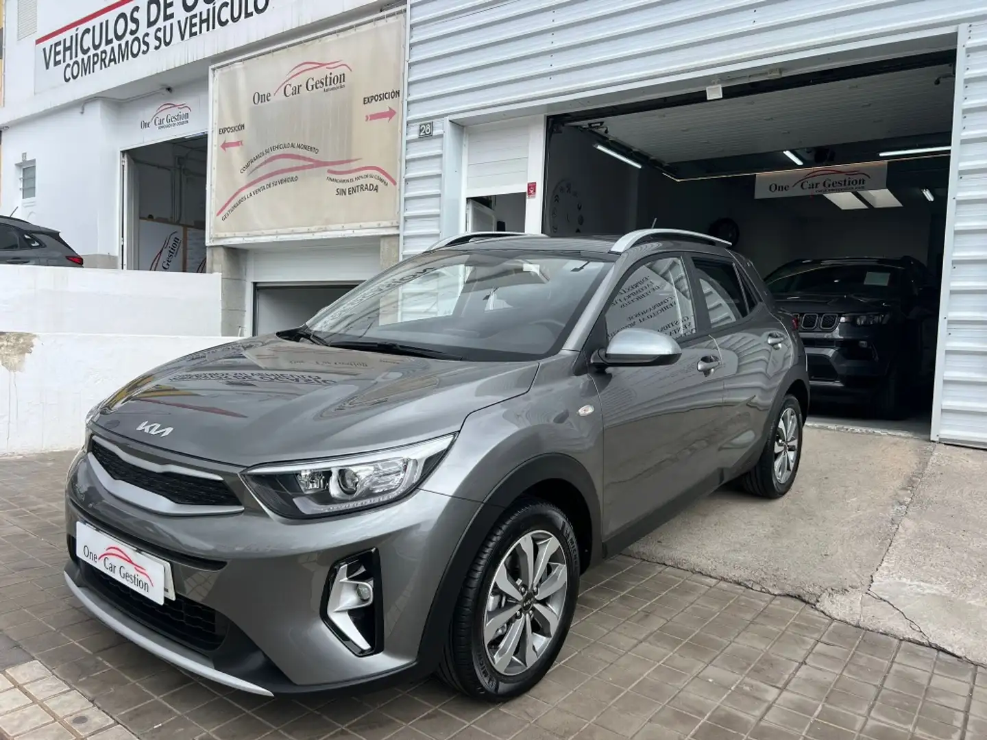 Kia Stonic 1.2 DPi Concept Gris - 1