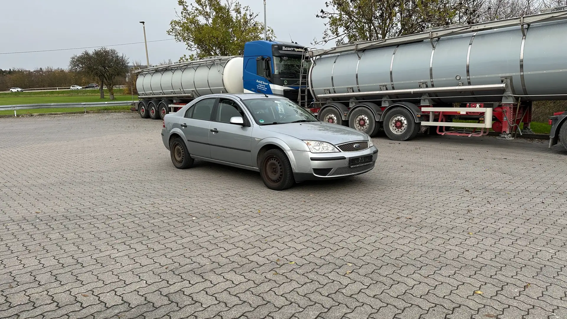 Ford Mondeo Ambiente Gris - 2