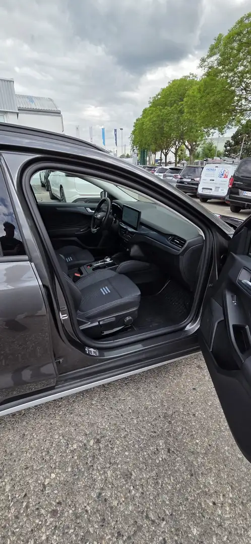 Ford Focus Active X Grau - 2