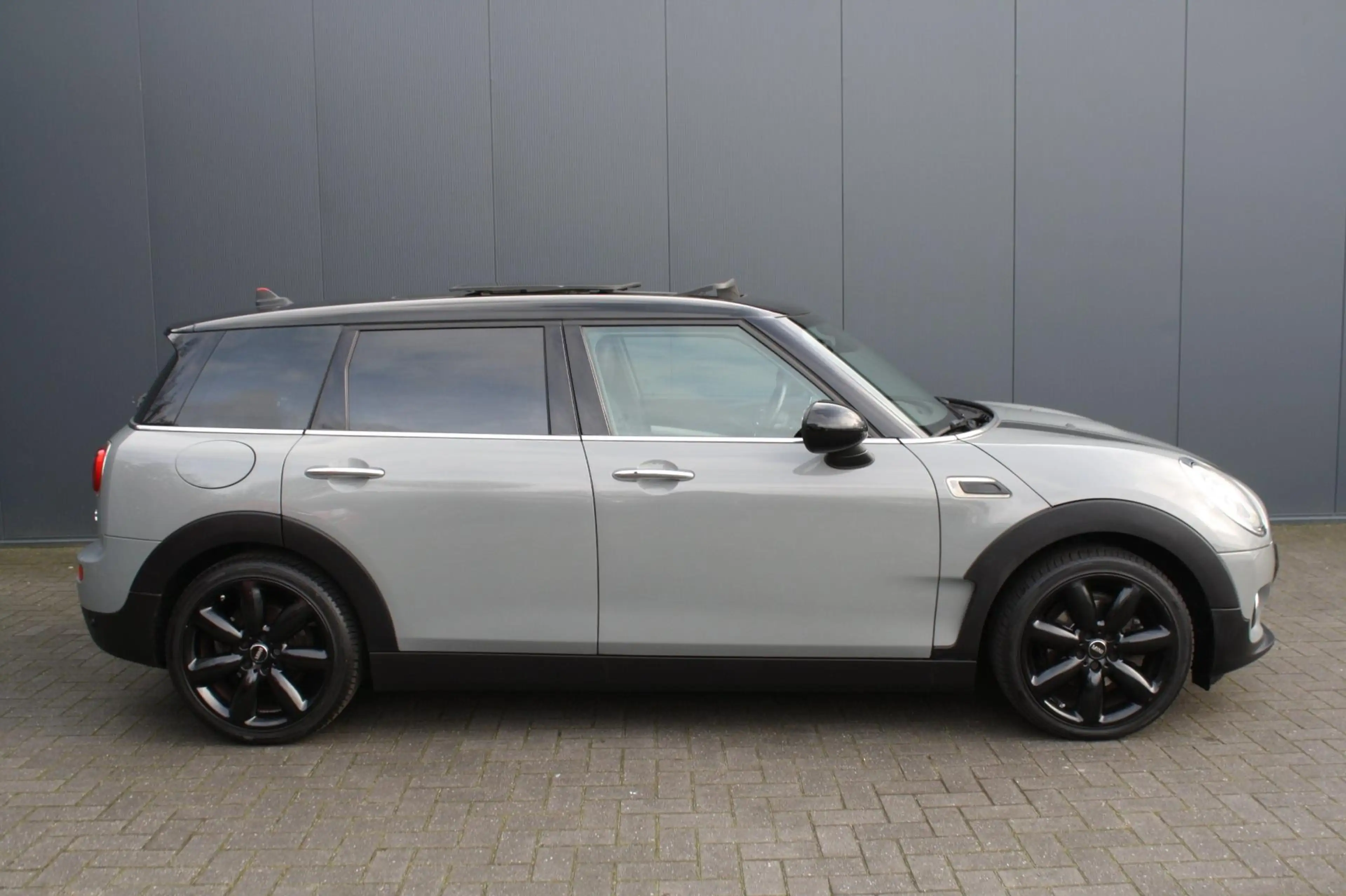 MINI Cooper D Clubman 2.0 Chili EURO 6 LEDER - PANORAMADAK - TREKHAAK — photo 2