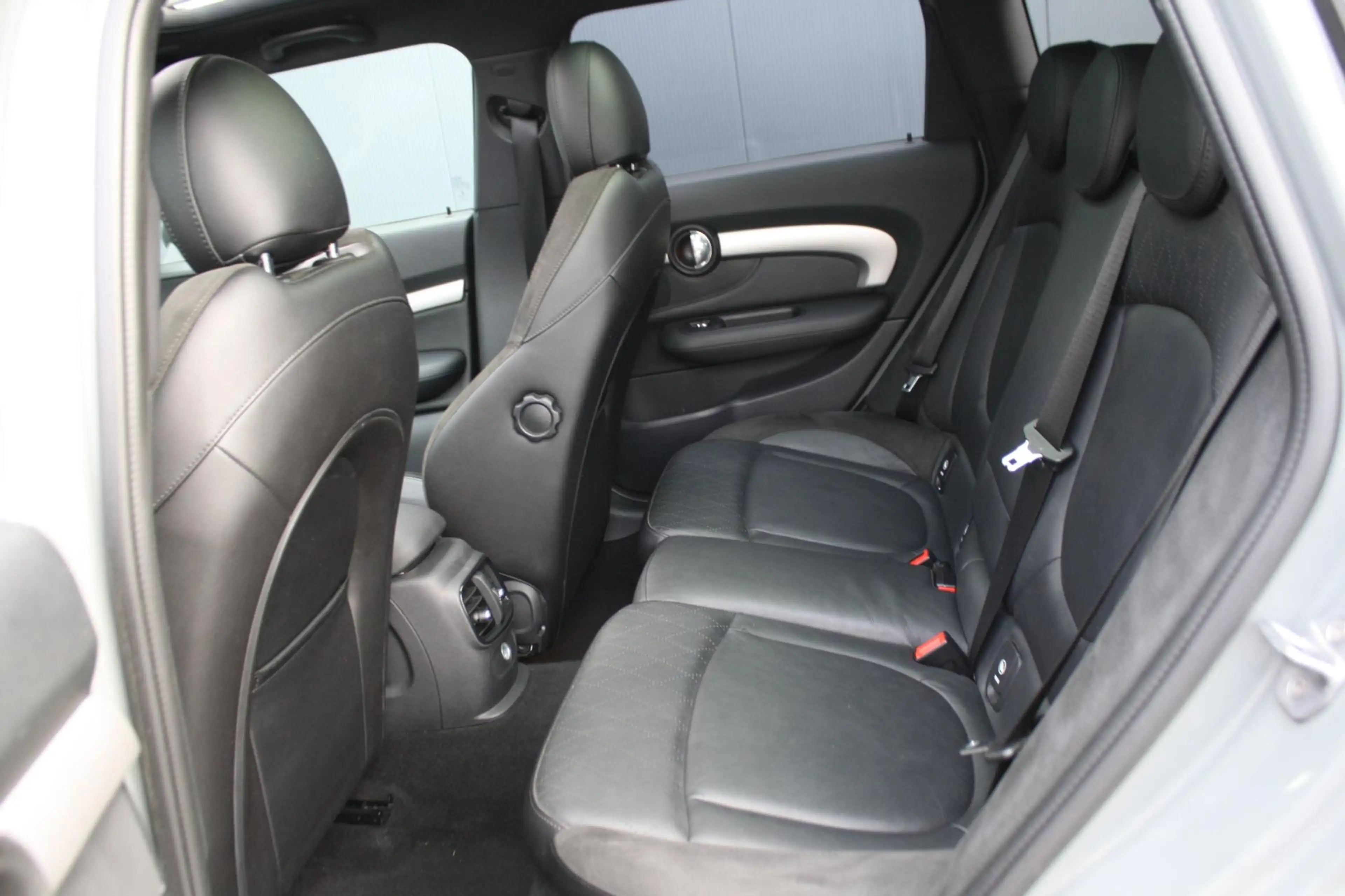 MINI Cooper D Clubman 2.0 Chili EURO 6 LEDER - PANORAMADAK - TREKHAAK — photo 5
