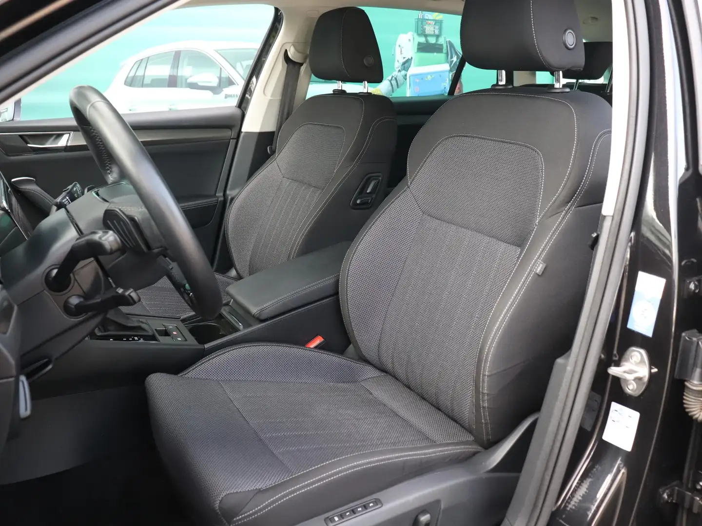 Skoda Superb 1.4 TSI iV 218pk Business Edition Plus | Trekhaak Zwart - 2