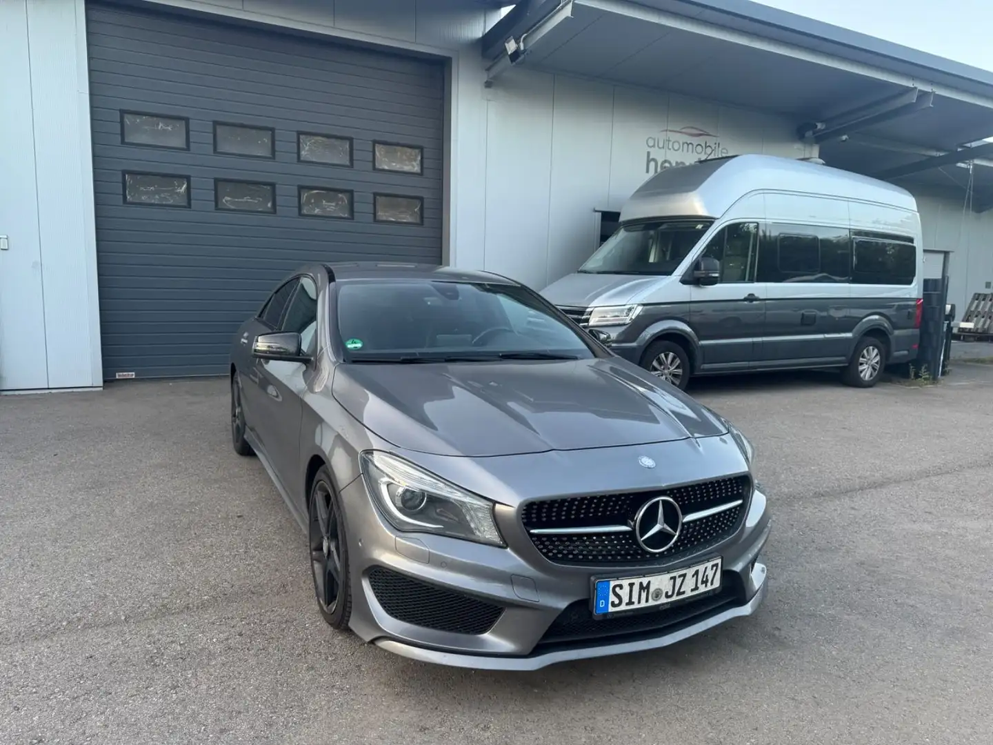 Mercedes-Benz CLA 220 CDI / d Auto. AMG Alus,H&K,Bi-Xenon Grau - 1
