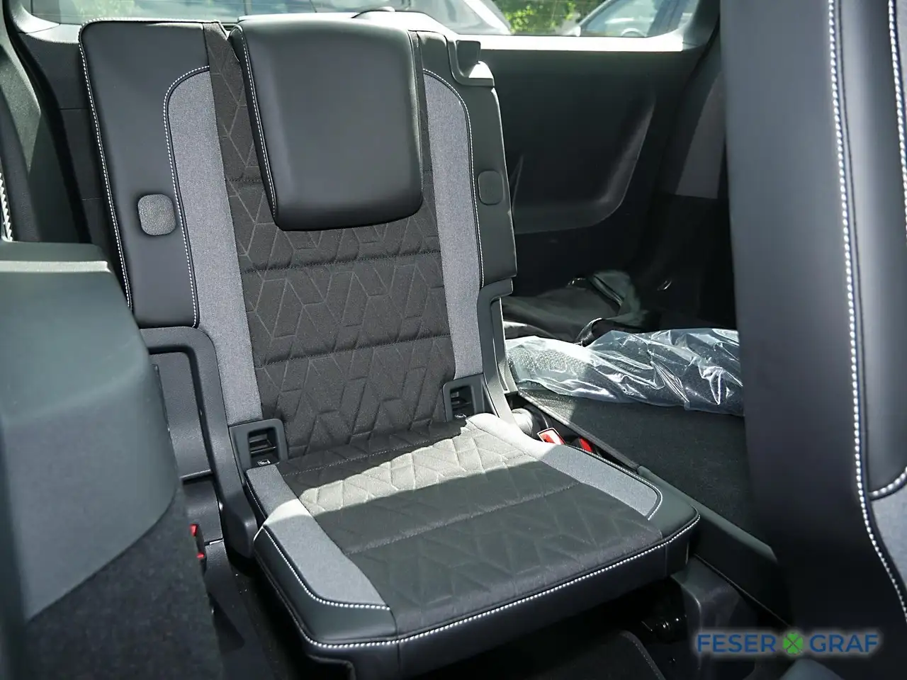 Volkswagen Touran 2.0 TDI R-Line DSG 7Si AHK LED Navi 18", миниатюра 9