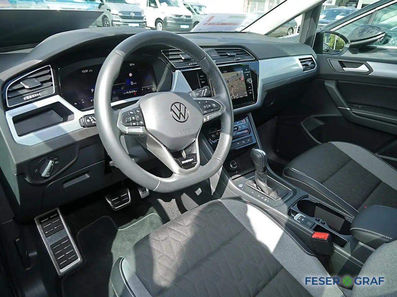 Volkswagen Touran 2.0 TDI R-Line DSG 7Si AHK LED Navi 18", миниатюра 10