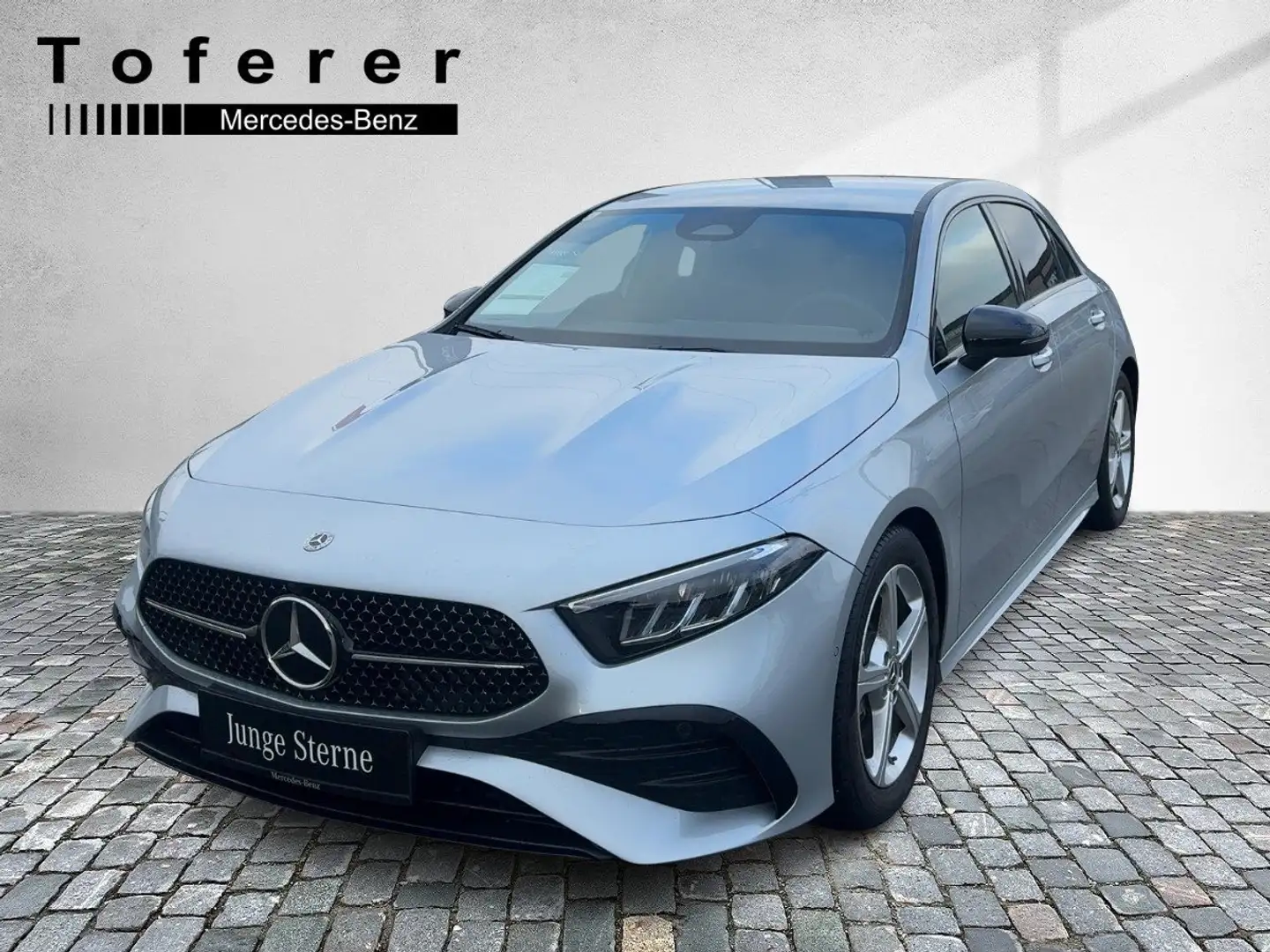 Mercedes-Benz A 180 Kompaktlimousine AMG Line Silber - 2