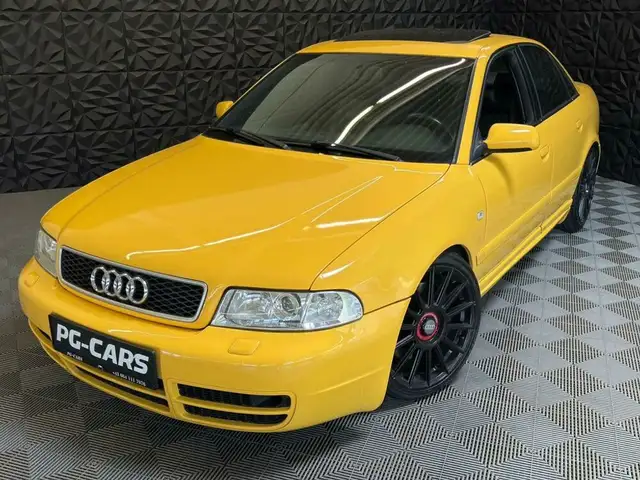Audi S4 Audi B5 Limousine mit kompletter RS4-Technik –
