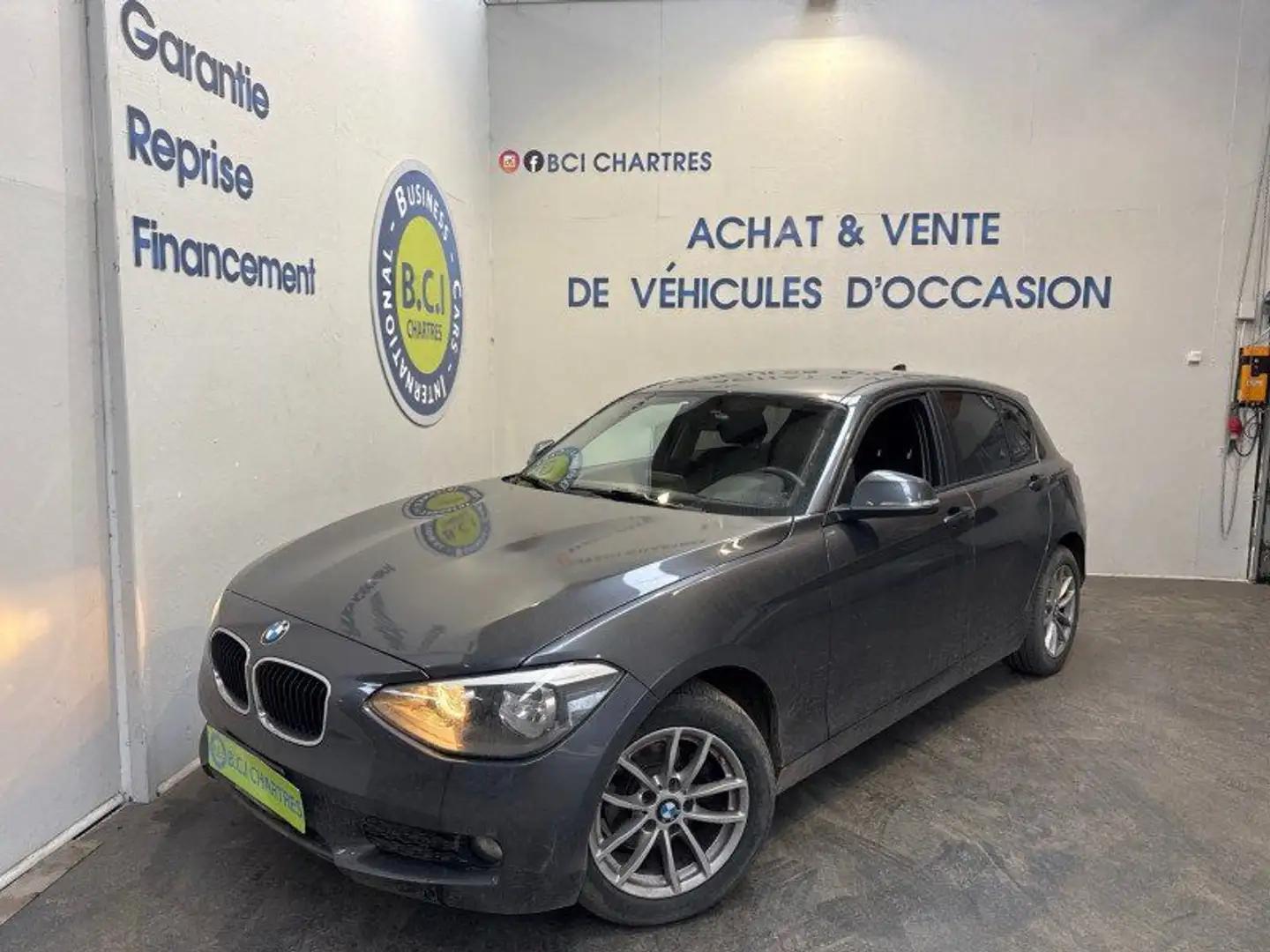 BMW 116 SERIE (F21/F20) 116DA 116CH BUSINESS 5P Grau - 1