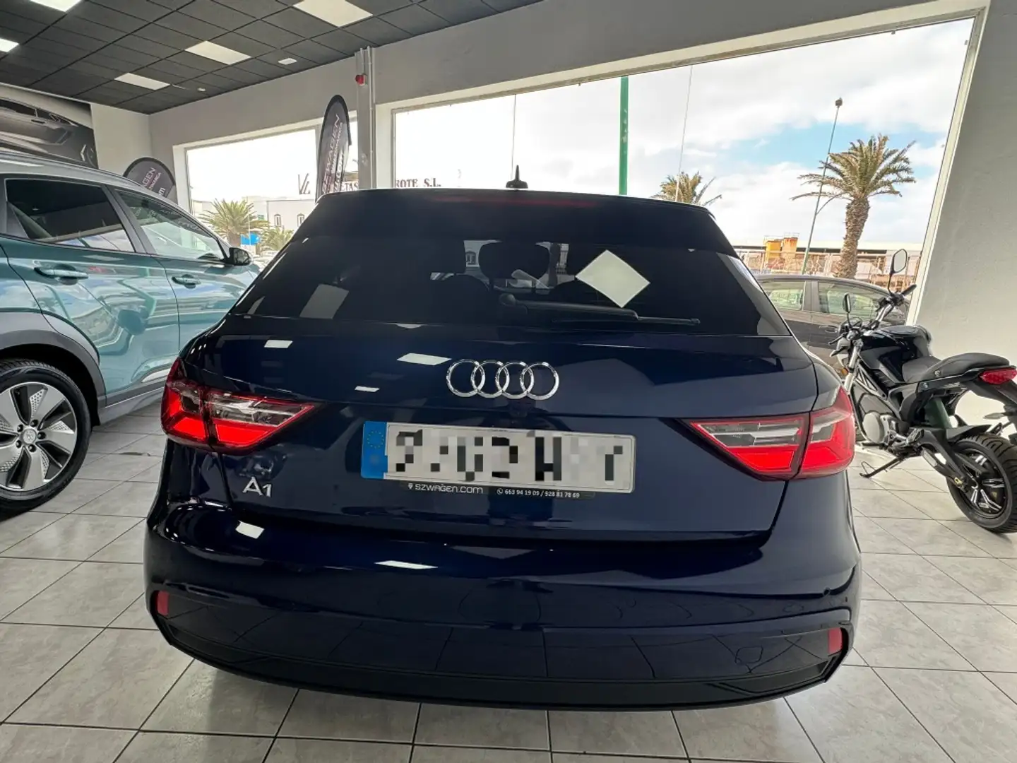 Audi A1 Sportback 25 TFSI Bleu - 2