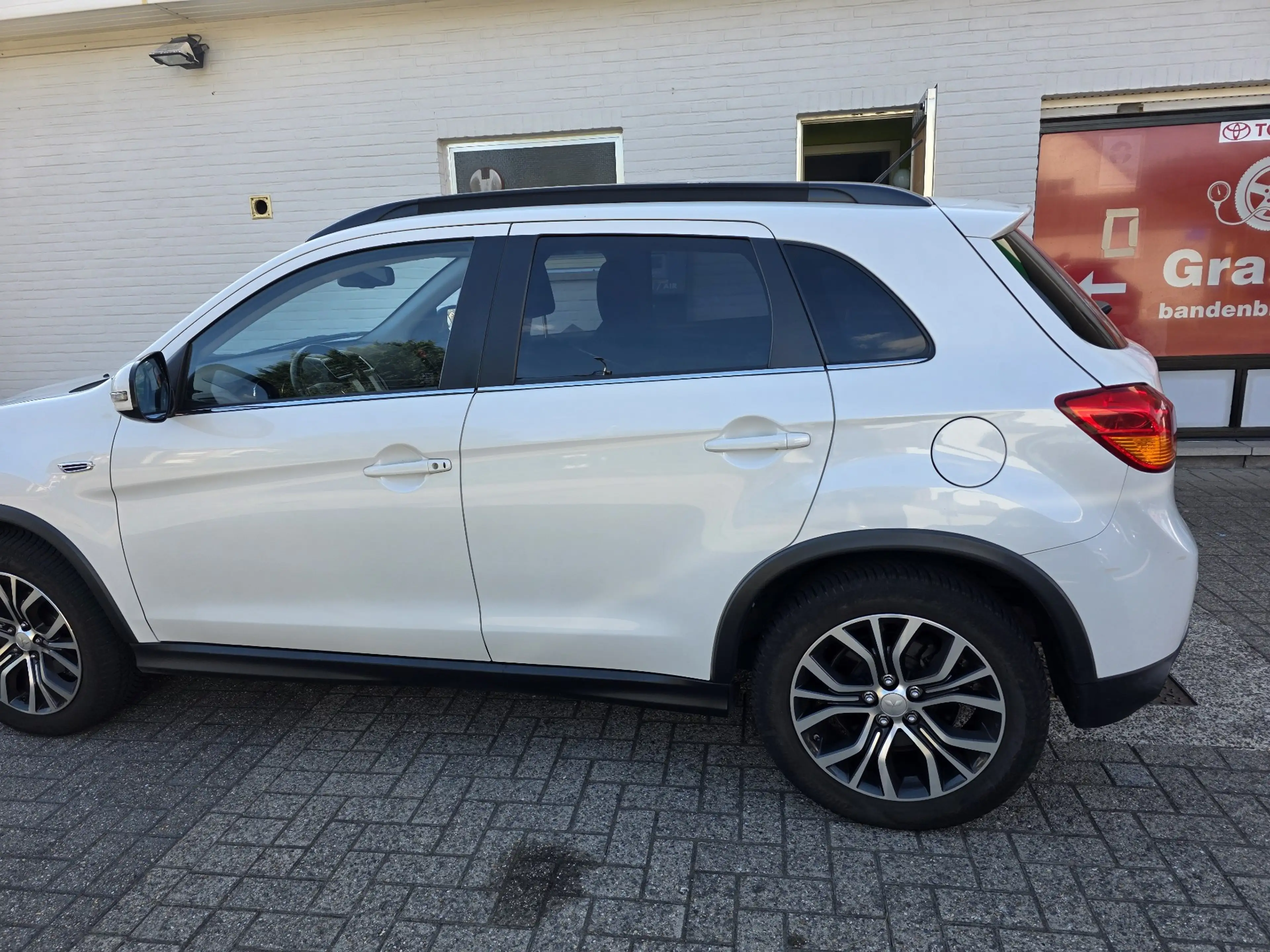 Mitsubishi ASX ASX 1.6i 2WD Invite (EURO6) — photo 10