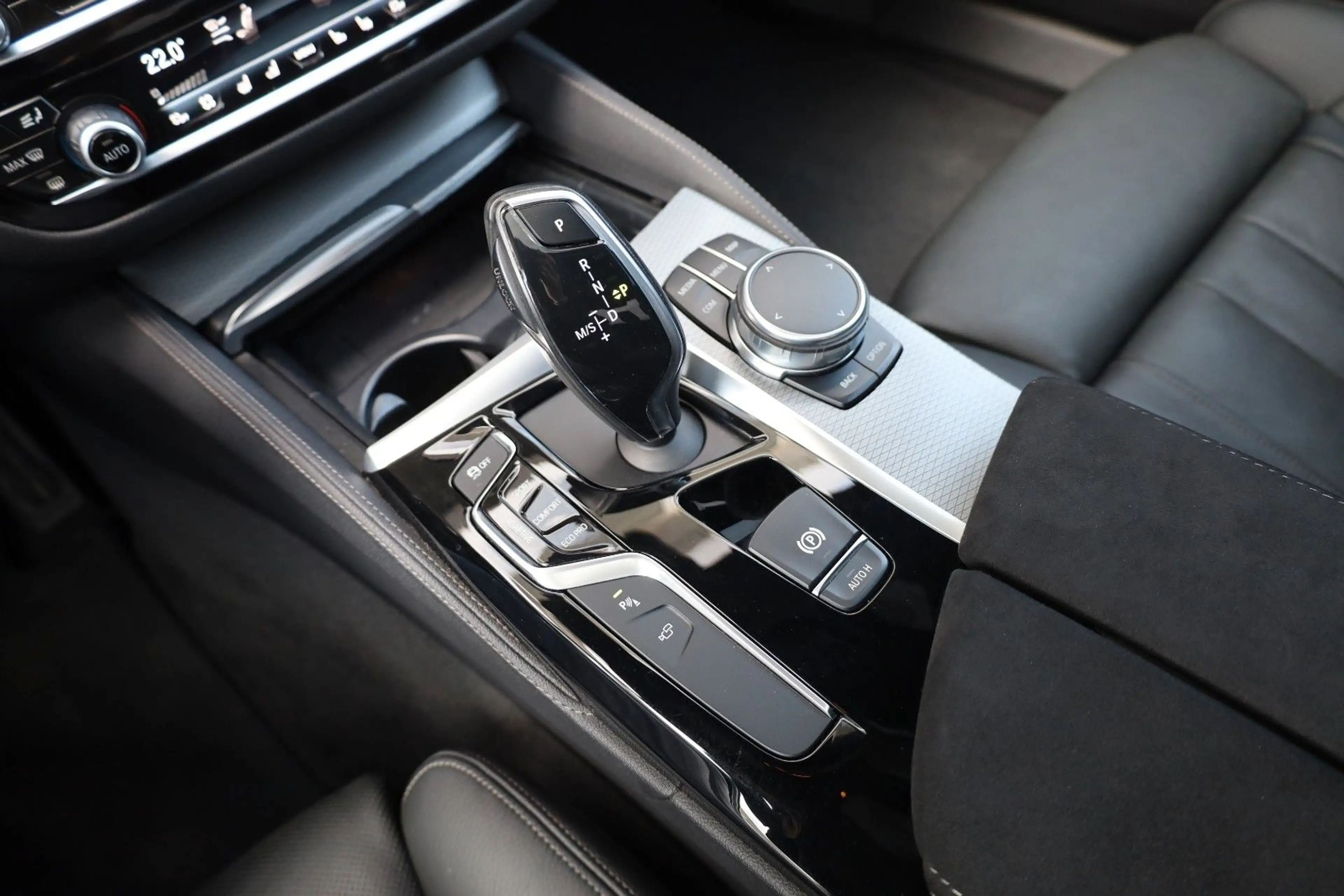 BMW 550 i xDrive/DEUTSCH!!/360*/HUD/HK/SHZ/SBL/R20 — photo 15
