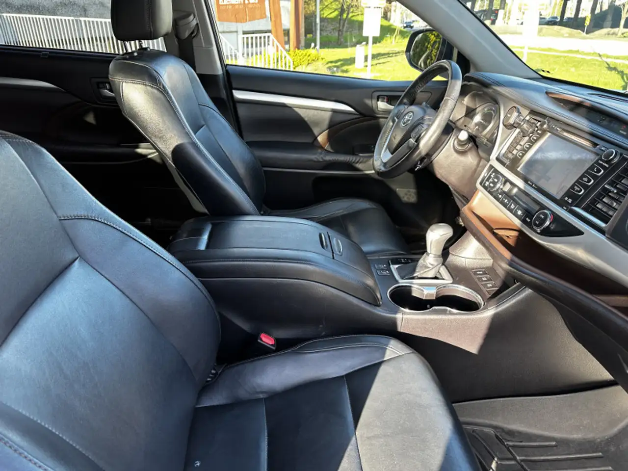 Toyota Highlander снимка Toyota Highlander