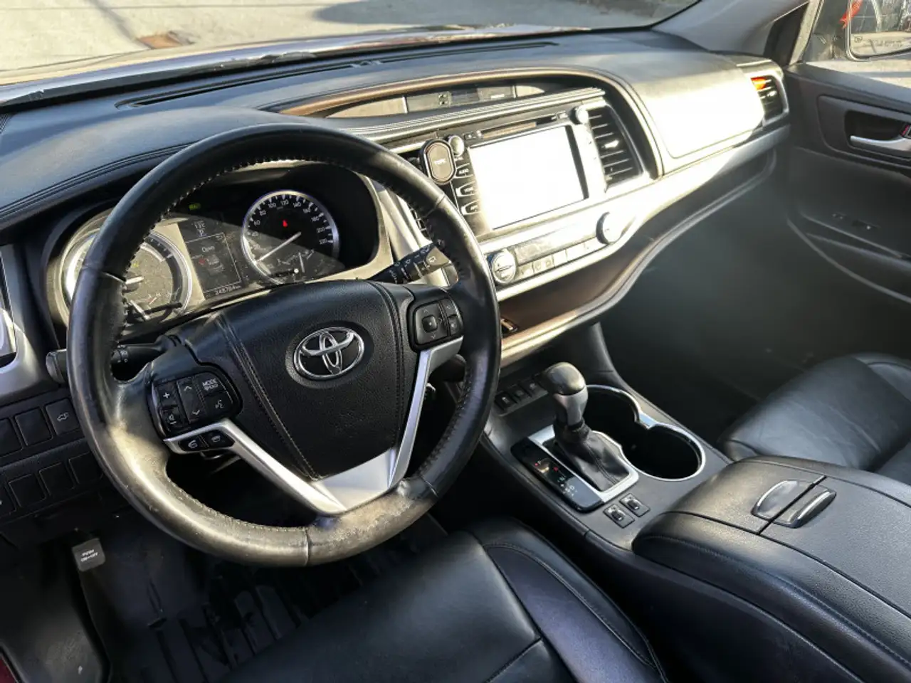 Toyota Highlander снимка Toyota Highlander