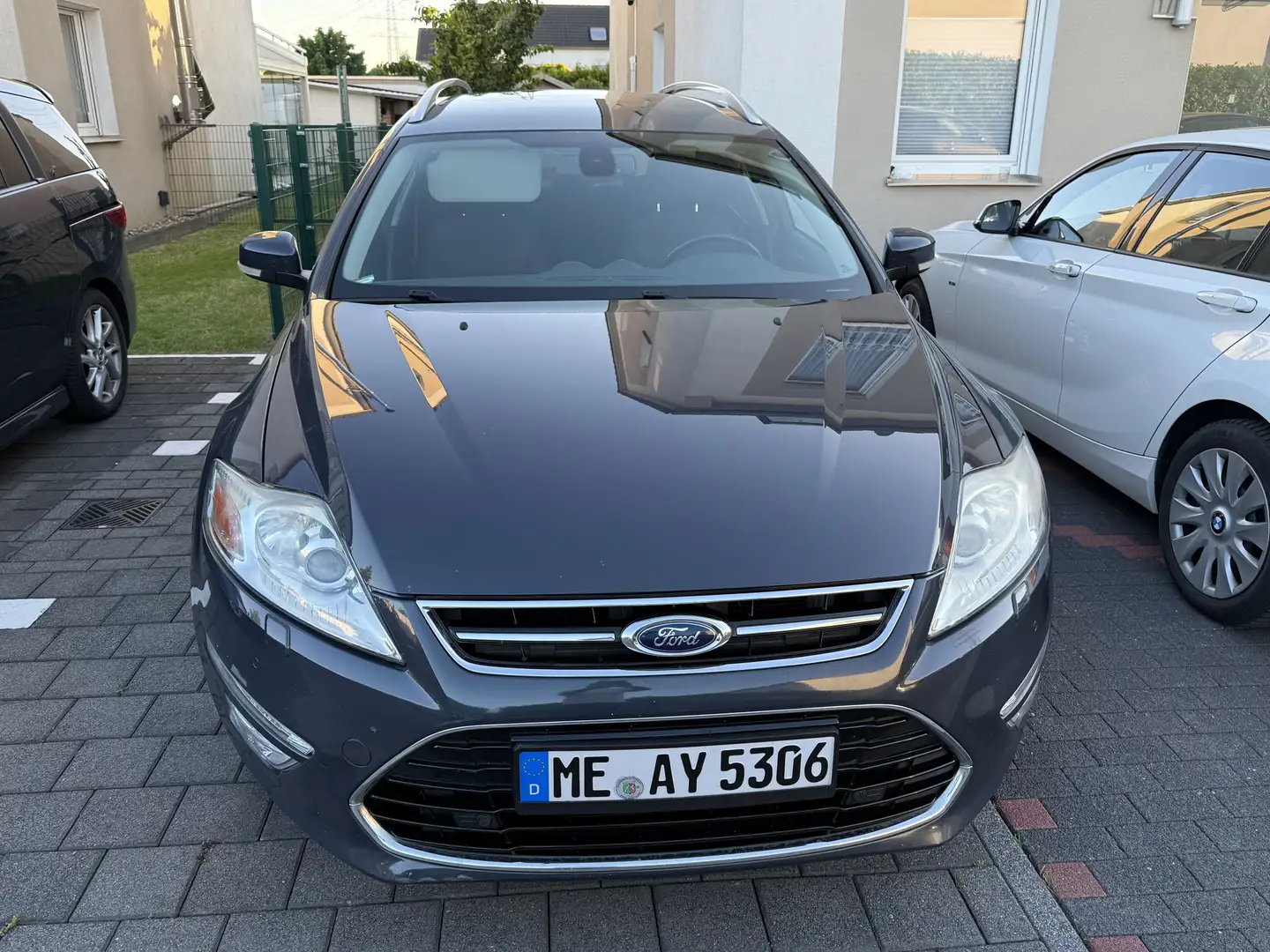 Ford Mondeo Turnier 2.0 TDCi Aut. Titanium Automatik Xenon Grau - 1