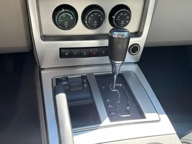 Jeep Cherokee view 12