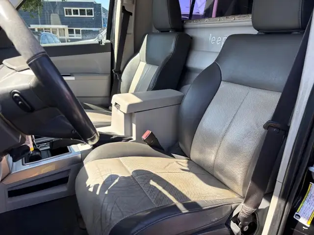 Jeep Cherokee view 14