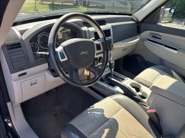 Jeep Cherokee view 9