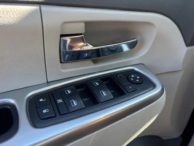 Jeep Cherokee view 13