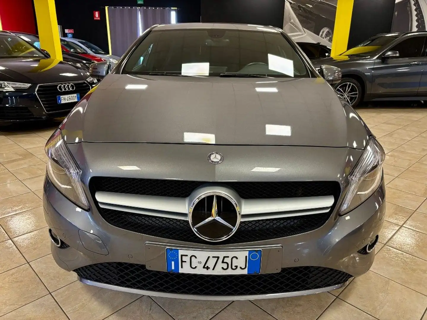 Mercedes-Benz A 200 Executive CERCHI 18" - SEDILI RISCALDATI - LED Gris - 2