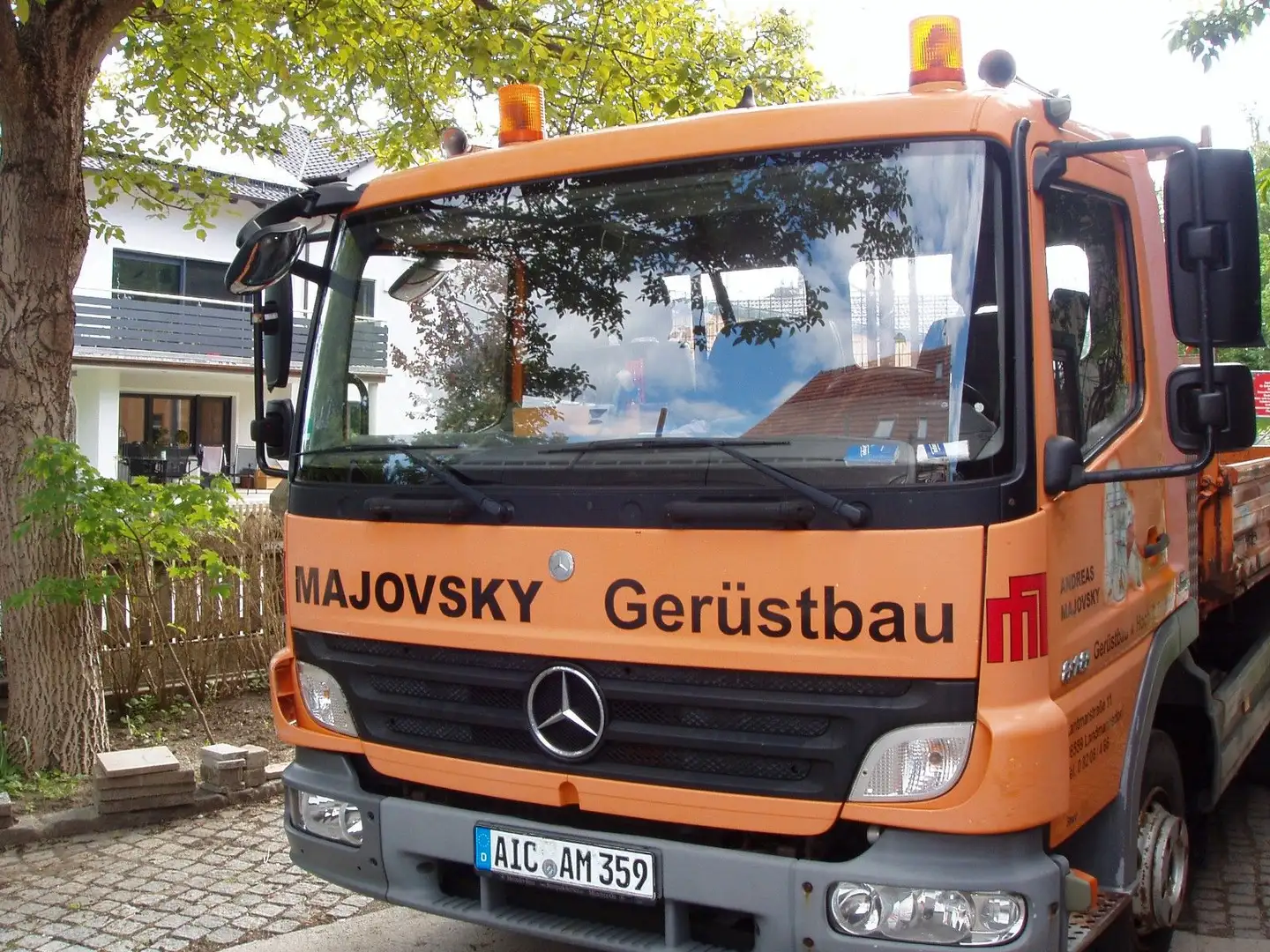 Mercedes-Benz ATEGO 818 BLUETECH 7,49t + ANHÄNGER TUE 75 AR Orange - 2