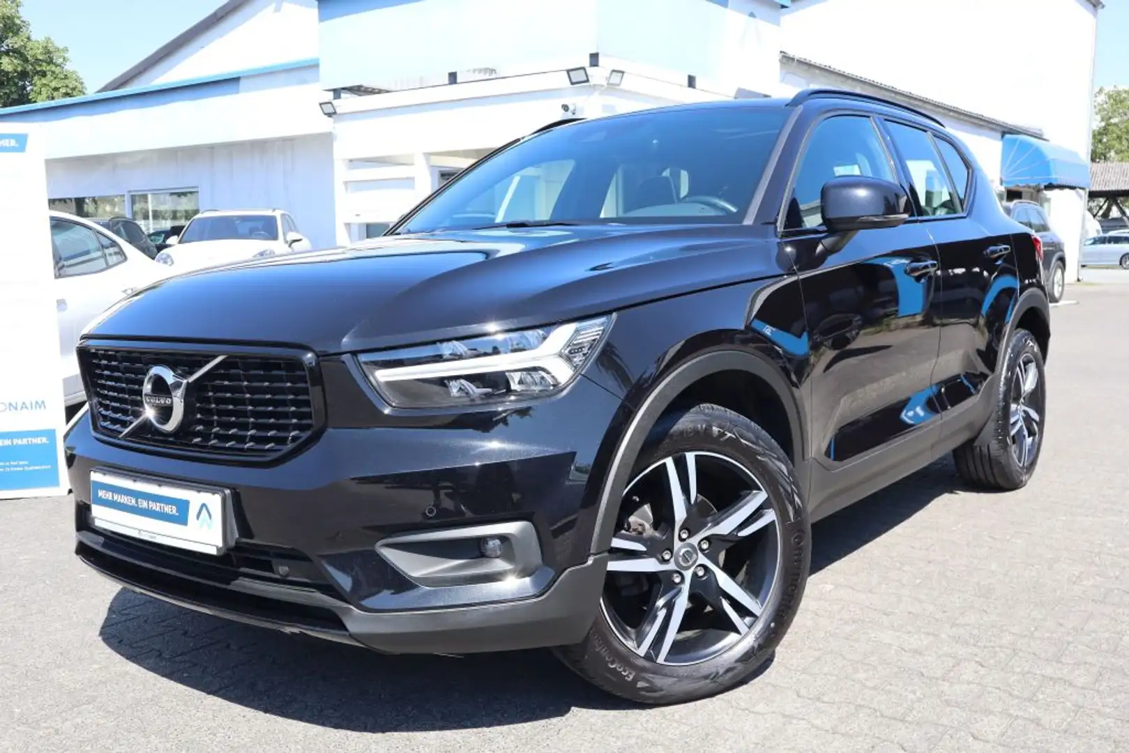 Volvo XC40 XC40 T3 Geartronic RDesign|PANO|NAVI|R-CAM|SHZG| - 1