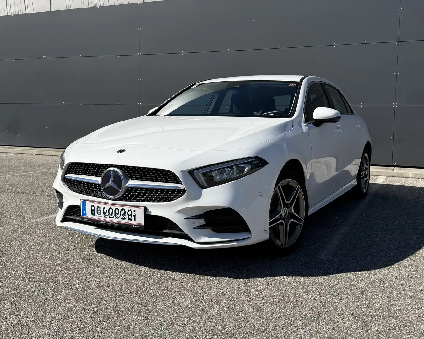 Mercedes-Benz A 250 Mercedes-Benz A 250 e – AMG Line – Sportliches Des Weiß - 1