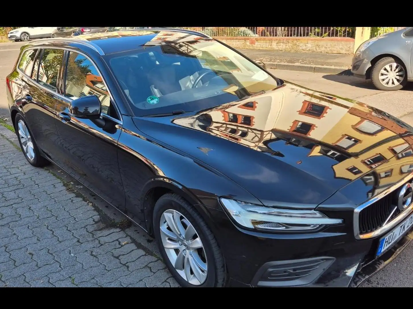 Volvo V60 V60 Diesel D3 Momentum Schwarz - 1