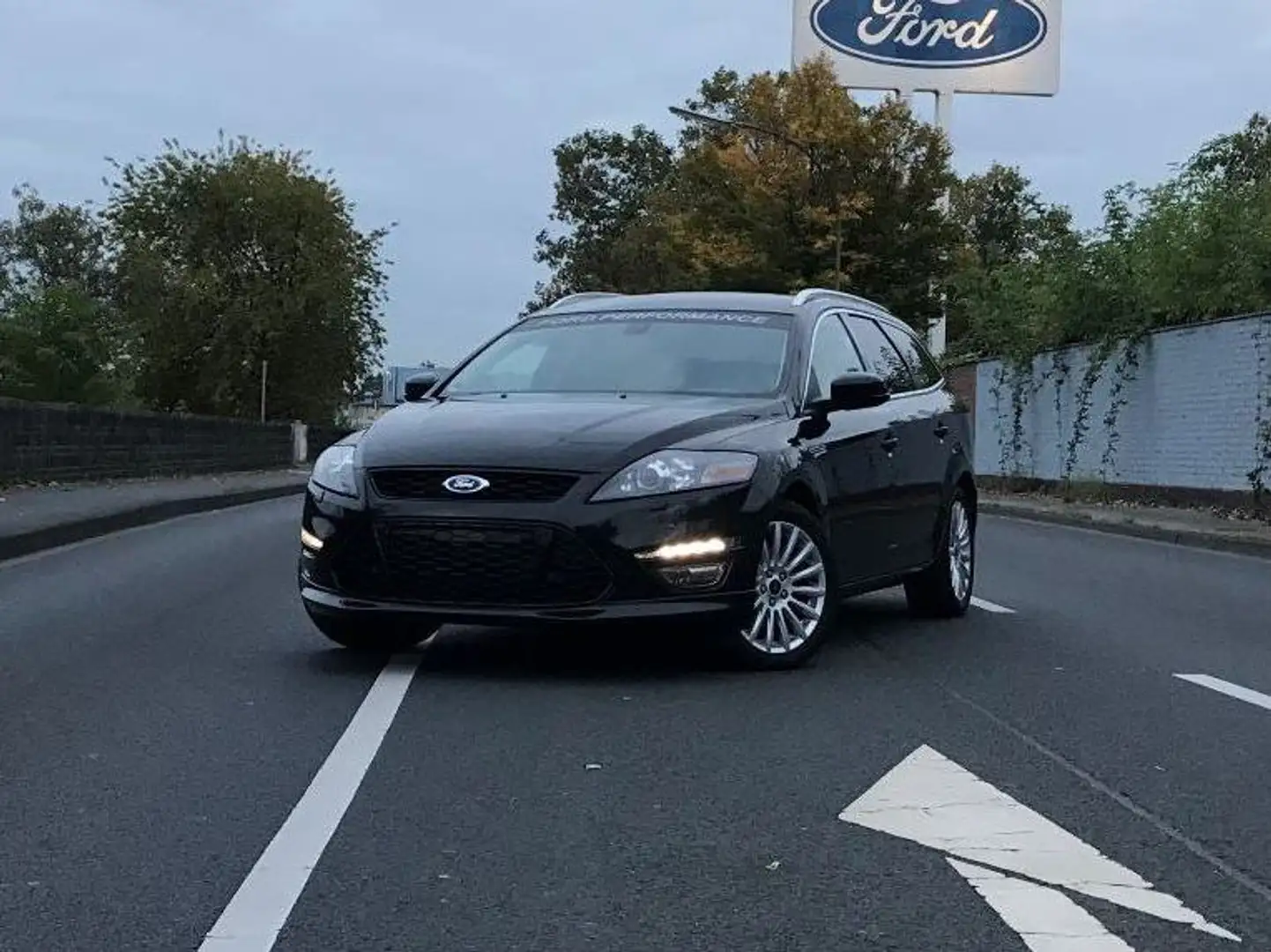 Ford Mondeo Mondeo Turnier 2.0 EcoBoost Business Edition Noir - 1