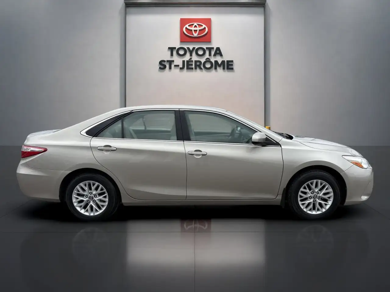 Toyota Camry снимка Toyota Camry