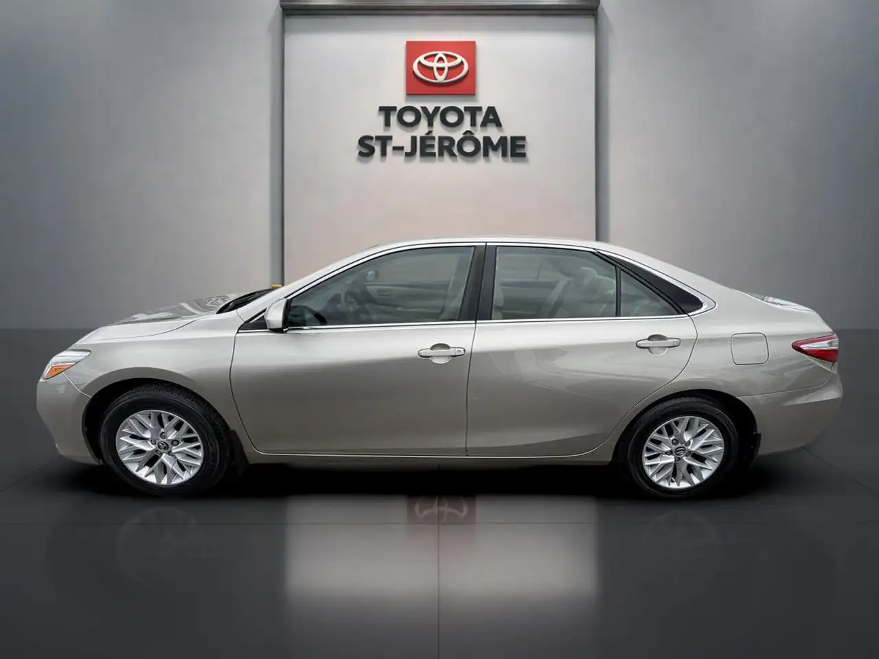 Toyota Camry снимка Toyota Camry