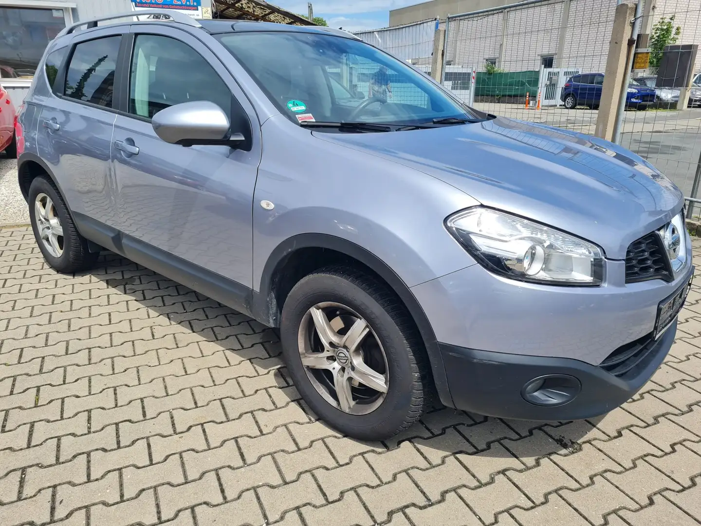 Nissan Qashqai 1.6 tekna 117PS,Navi, Kamera 360 Grau - 1