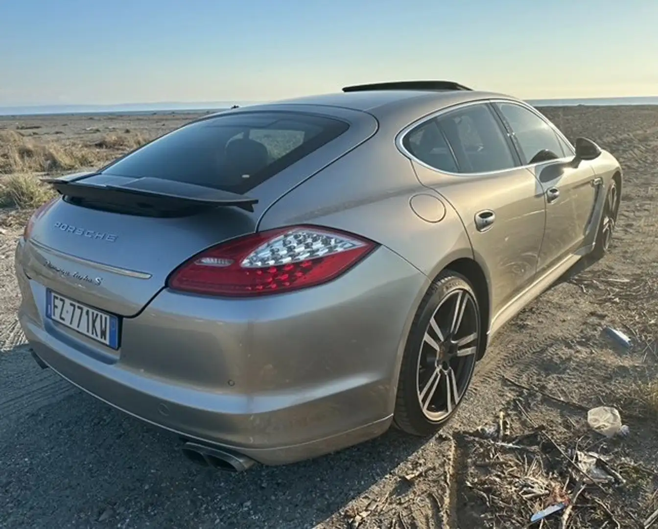 Porsche Panamera turbo Argento - 2