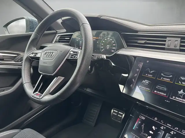 Audi Q8 E-Tron view 8